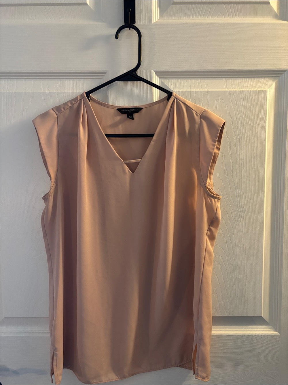 Banana Republic Blush Pink V-Neck Sleeveless Blouse